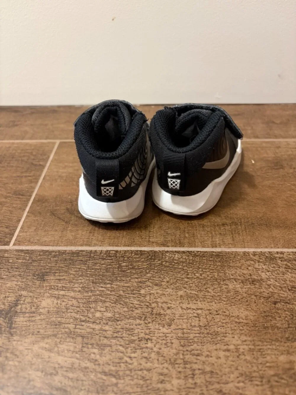 Baby boy NIKE High tops - Picture 2 of 3